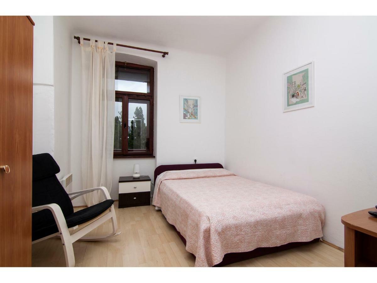 Apartment In Centre With Huge Terace พูลา ภายนอก รูปภาพ